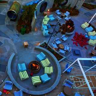 Hotel Zephyr Outdoor Courtyard