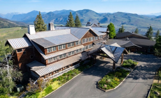 Sun Mountain Lodge exterior